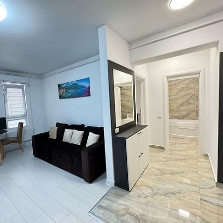 Luxury Glam Apartments Central Adress Bucuresti With Parking Esterno foto