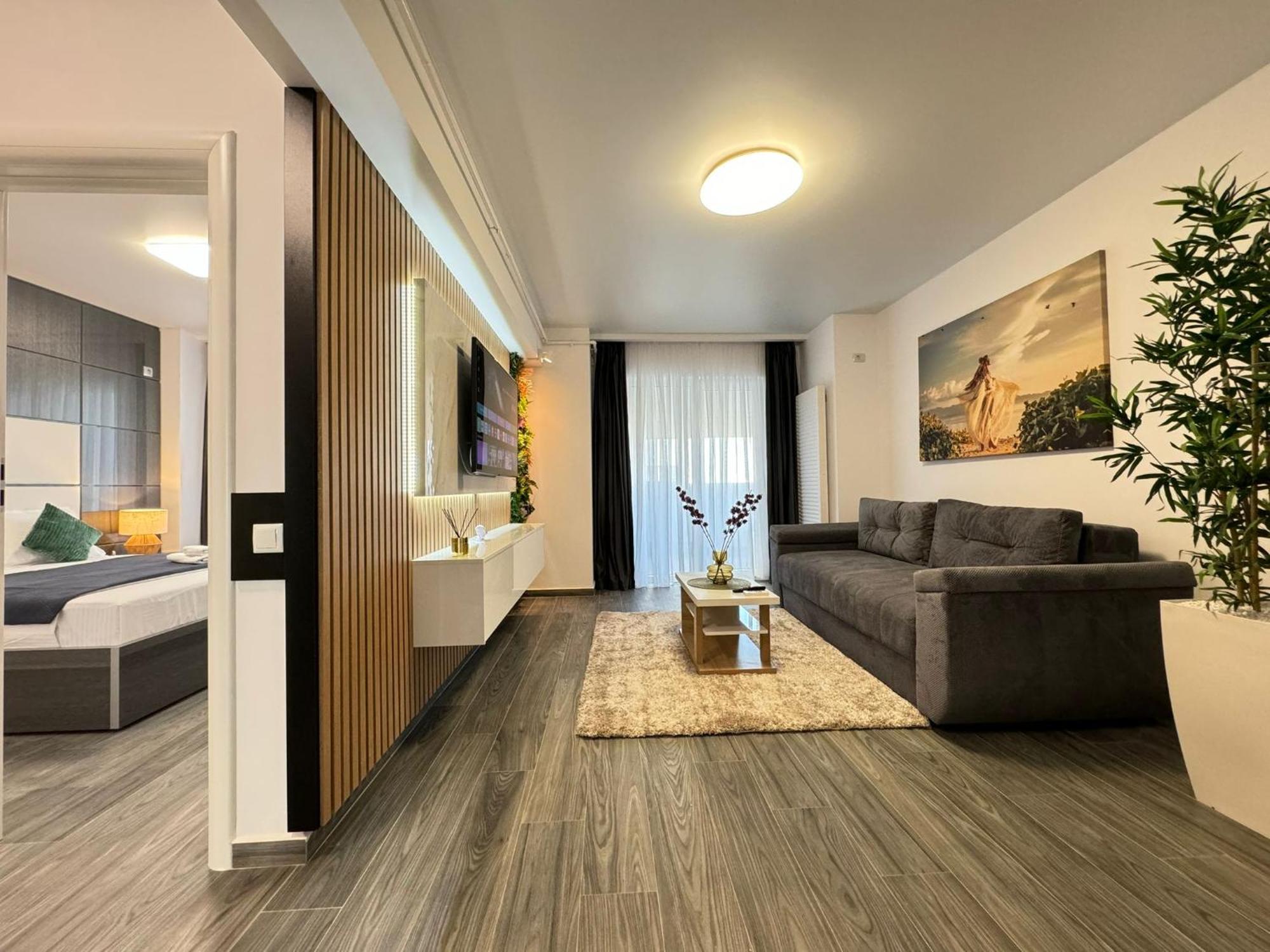 Luxury Glam Apartments Central Adress Bucuresti With Parking Esterno foto