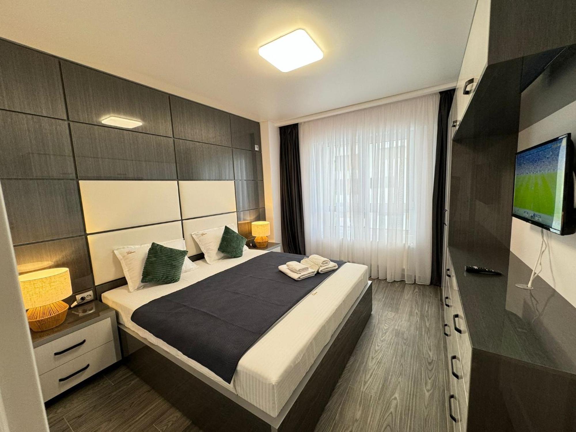 Luxury Glam Apartments Central Adress Bucuresti With Parking Esterno foto