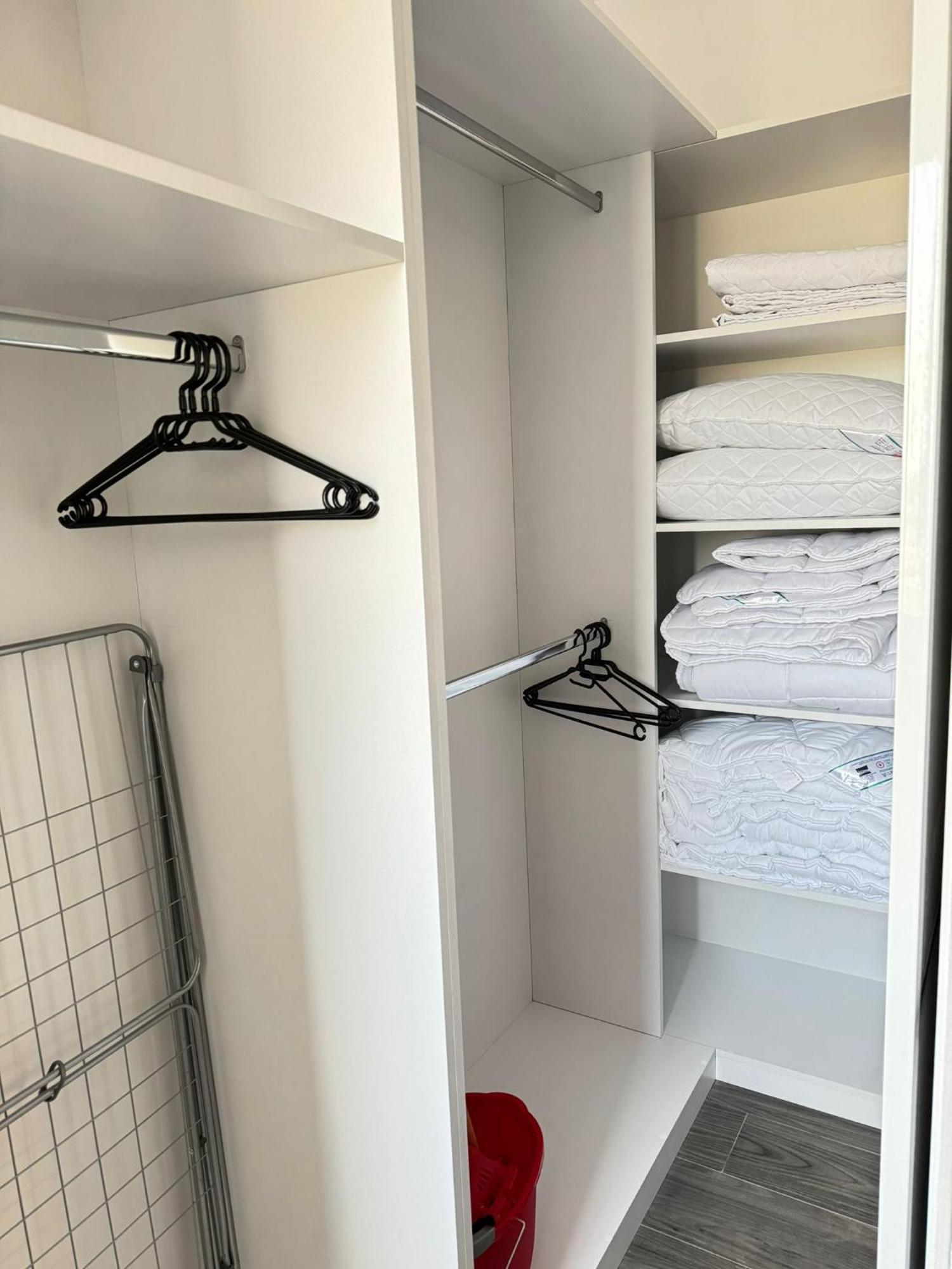 Luxury Glam Apartments Central Adress Bucuresti With Parking Esterno foto