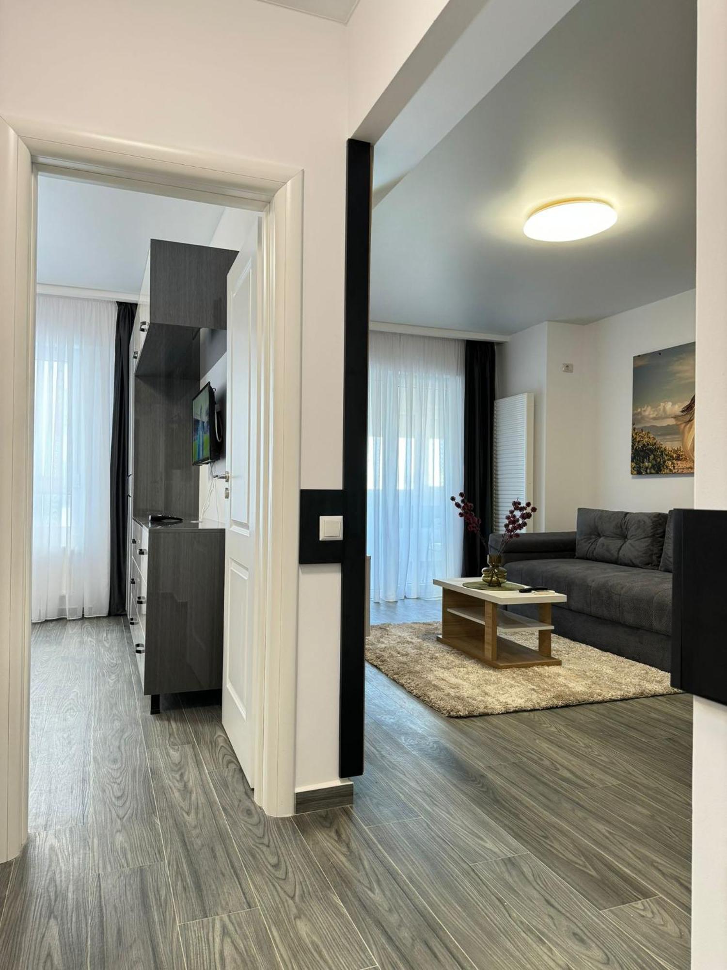 Luxury Glam Apartments Central Adress Bucuresti With Parking Esterno foto