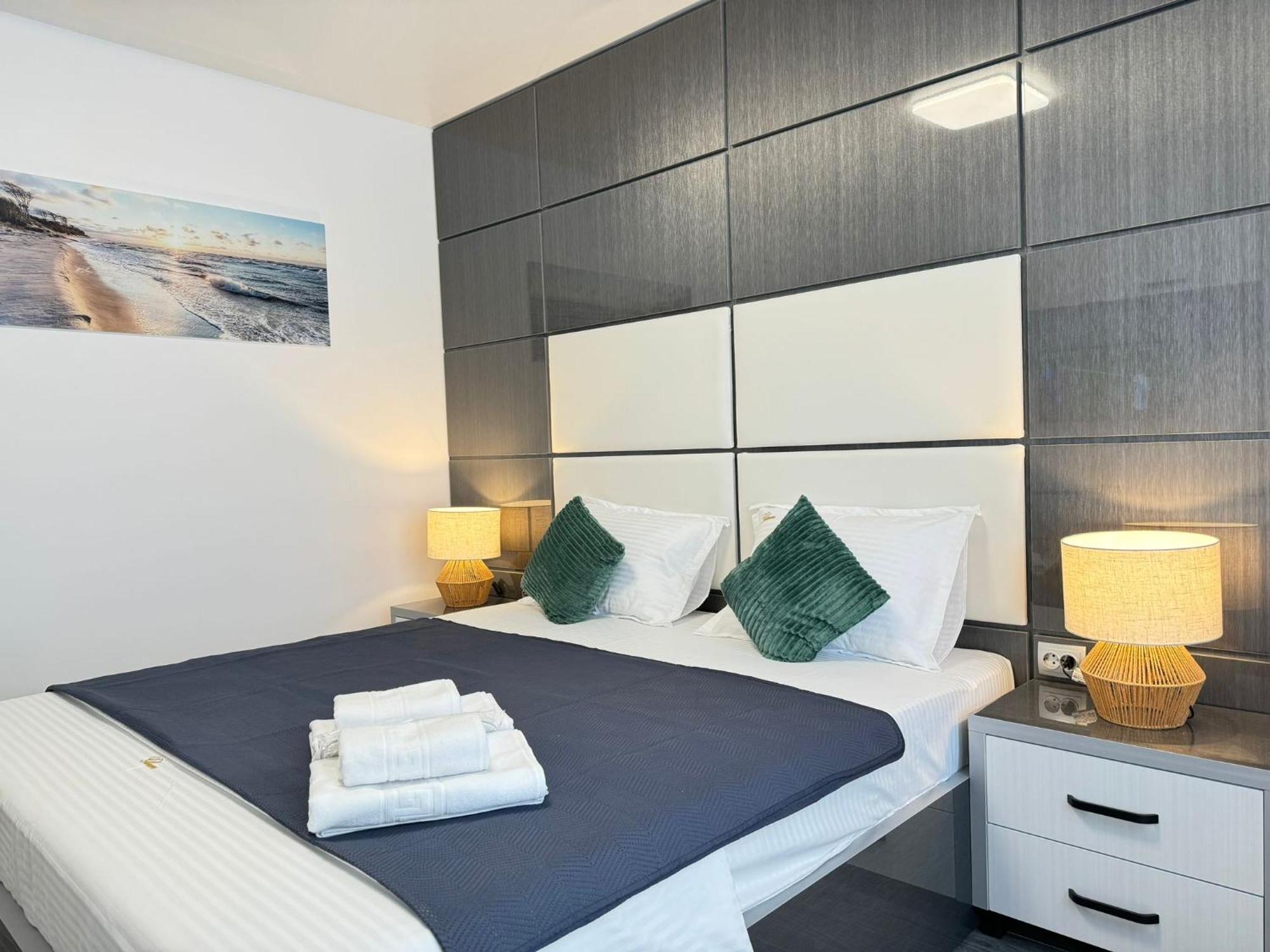 Luxury Glam Apartments Central Adress Bucuresti With Parking Esterno foto