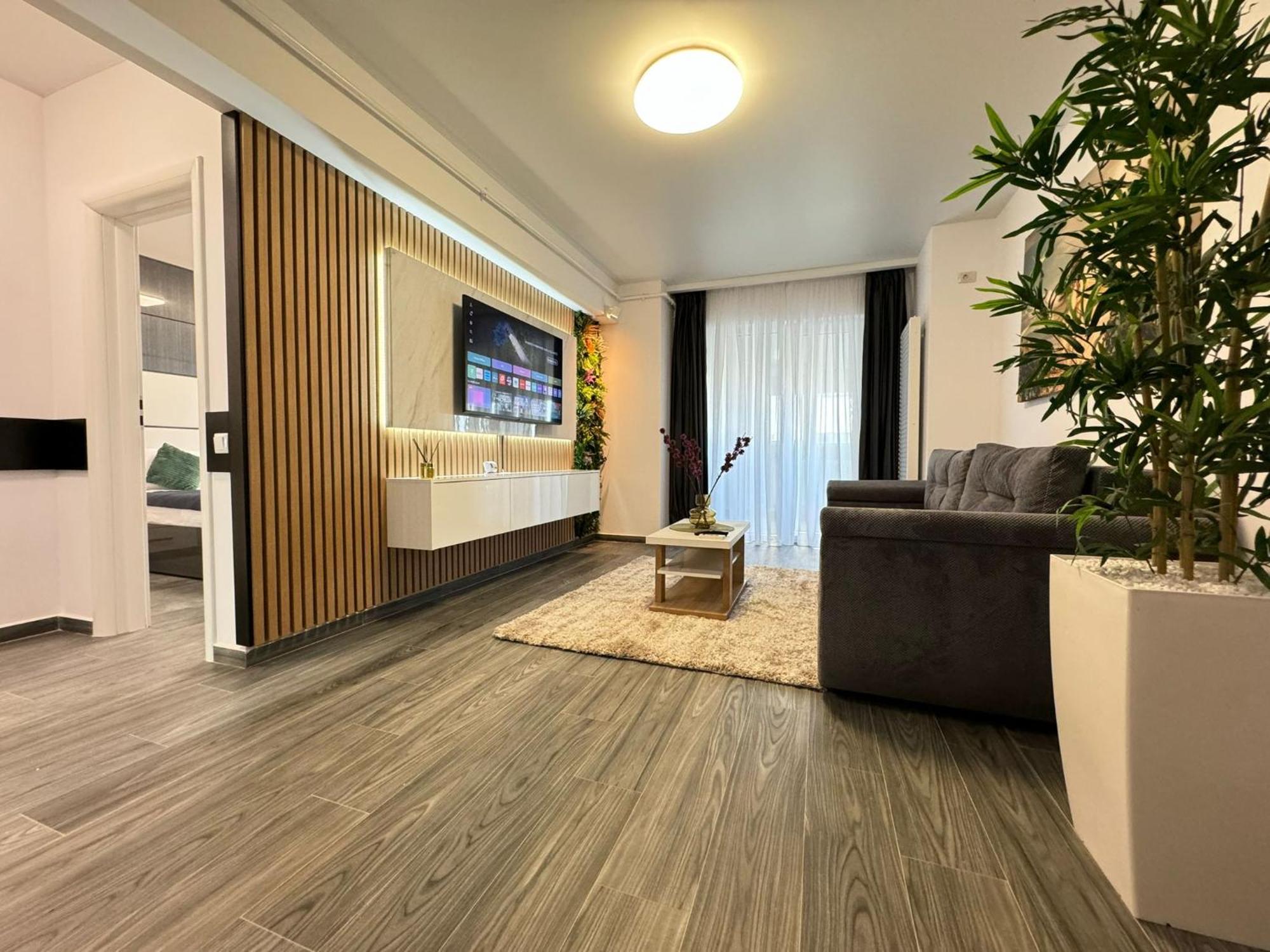 Luxury Glam Apartments Central Adress Bucuresti With Parking Esterno foto