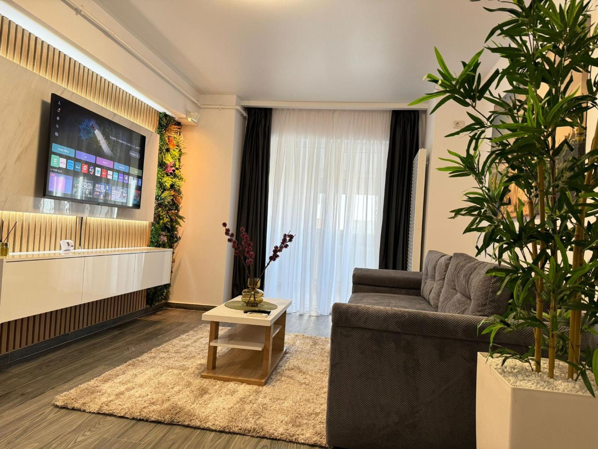 Luxury Glam Apartments Central Adress Bucuresti With Parking Esterno foto