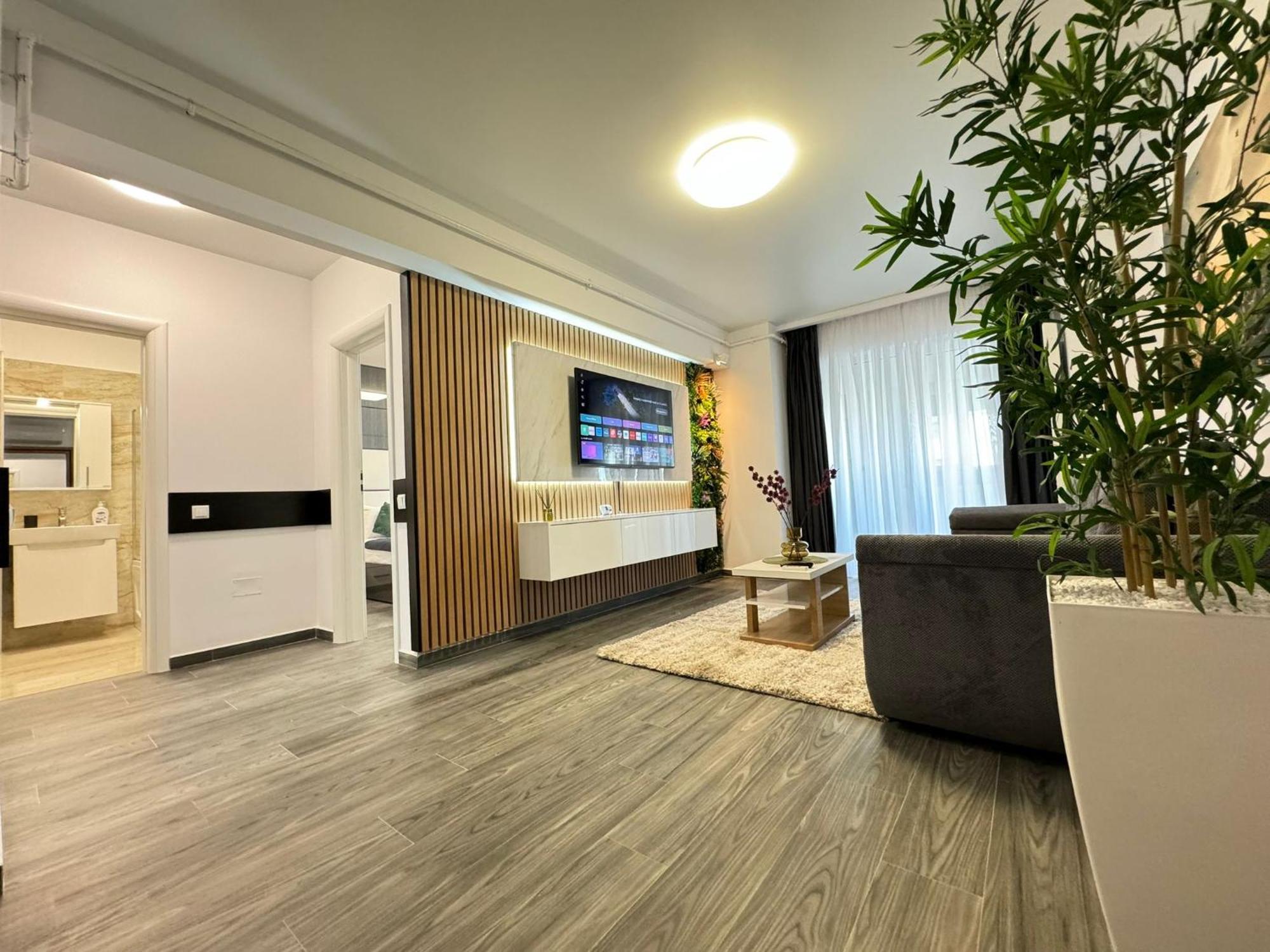 Luxury Glam Apartments Central Adress Bucuresti With Parking Esterno foto