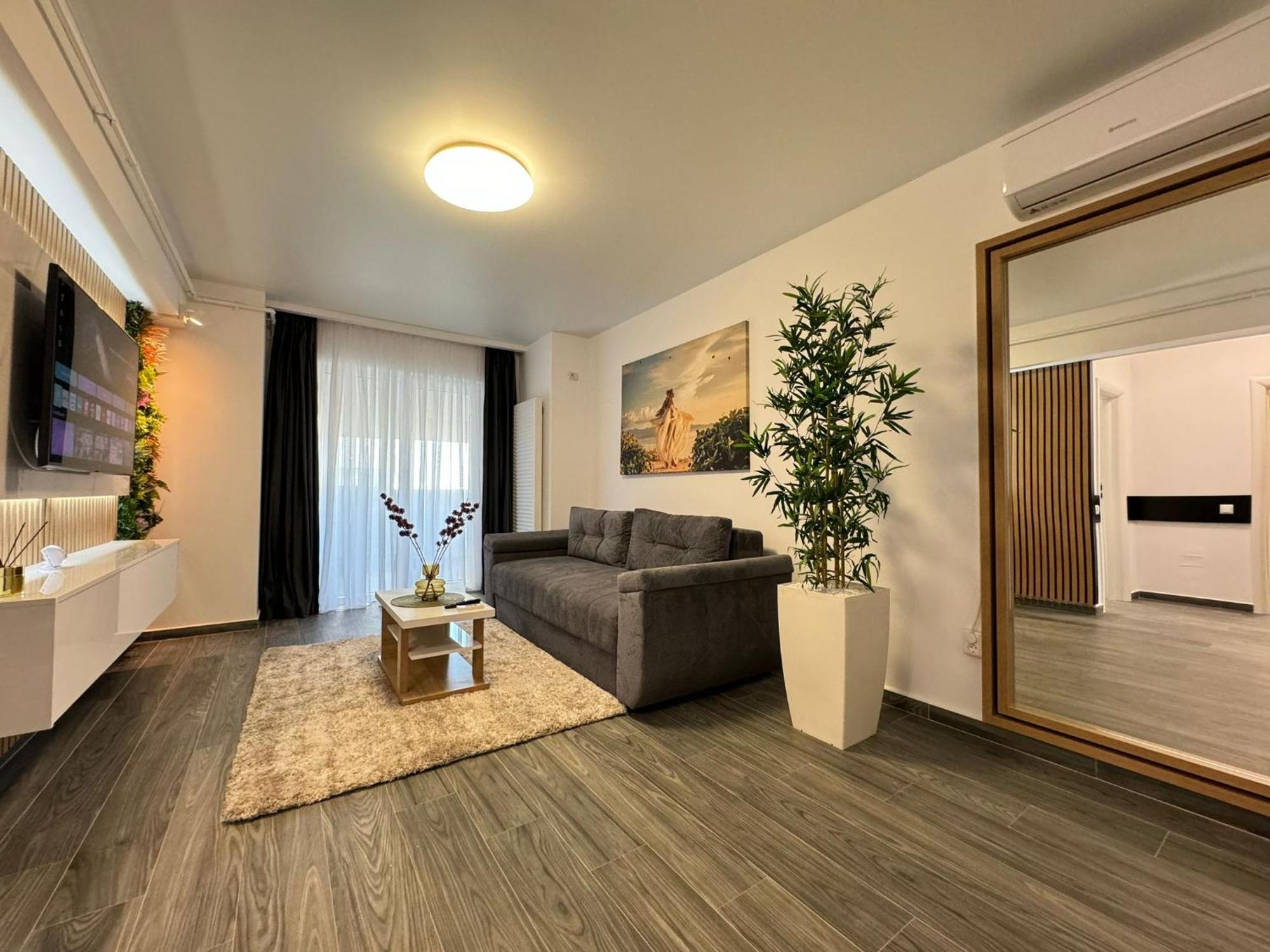 Luxury Glam Apartments Central Adress Bucuresti With Parking Esterno foto