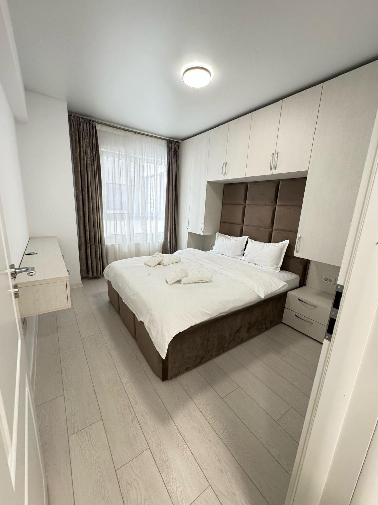 Luxury Glam Apartments Central Adress Bucuresti With Parking Esterno foto