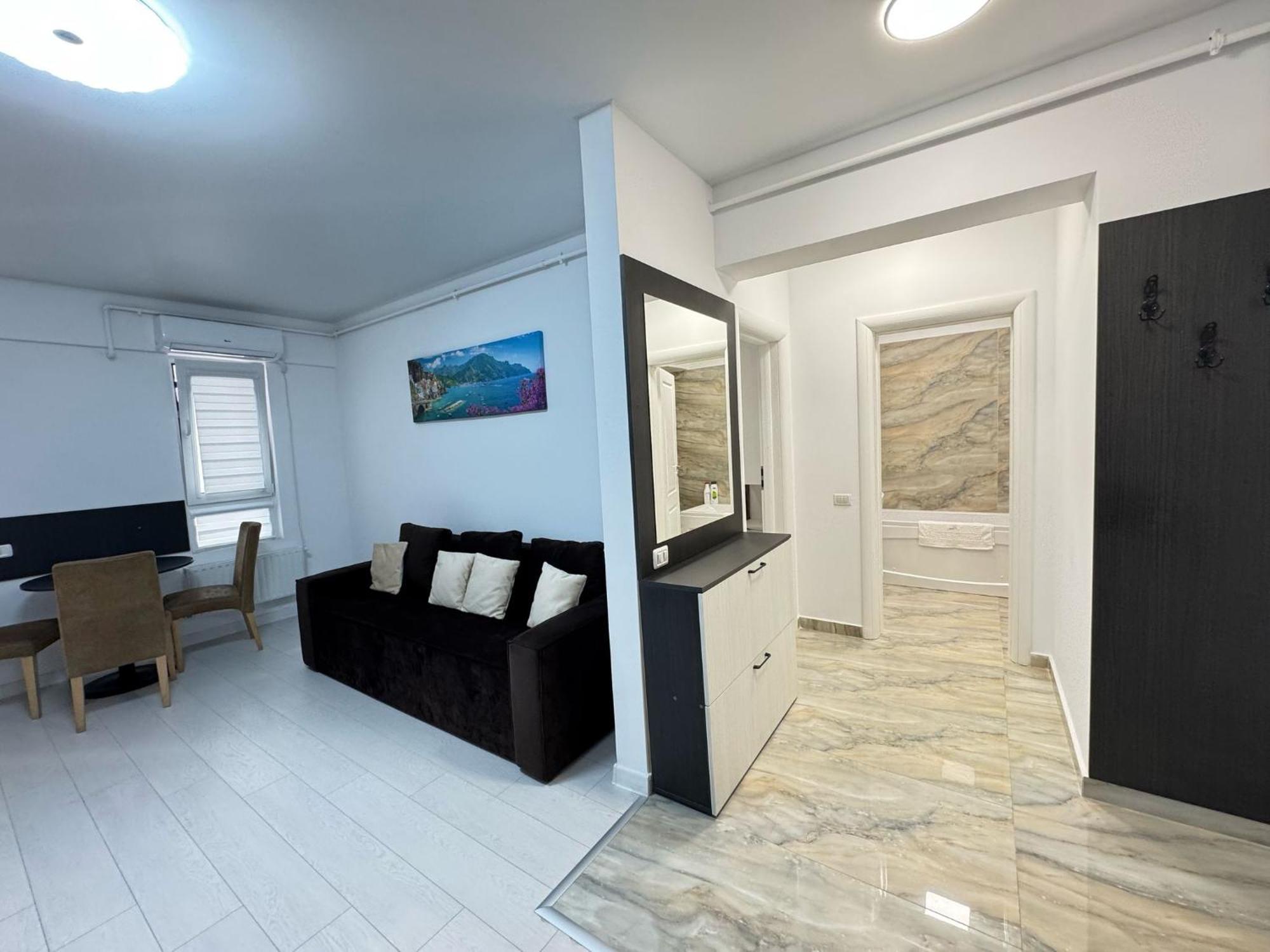 Luxury Glam Apartments Central Adress Bucuresti With Parking Esterno foto